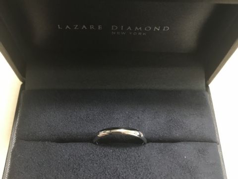 【ラザール ダイヤモンド(LAZARE DIAMOND)の口コミ】 新郎結婚指輪は、THE結婚指輪、のようなシンプルなものが良いというイメー…
