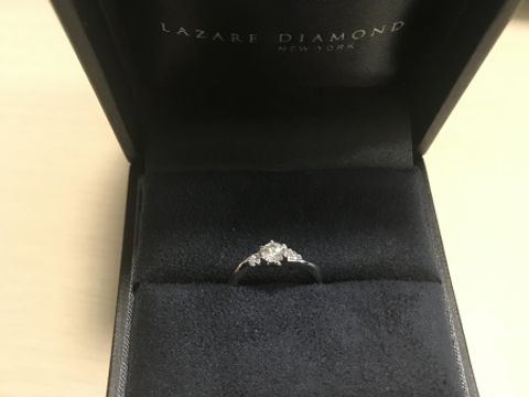 【ラザール ダイヤモンド(LAZARE DIAMOND)の口コミ】 エンゲージとマリッジリングをセットにした際の可憐さが際立つもの。どち…