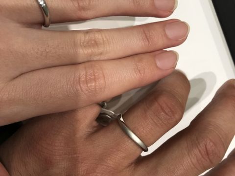 【4℃ BRIDAL(ヨンドシーブライダル)の口コミ】 主張しすぎない石が上品で綺麗な指輪です。自然な着け心地の指輪を求めて…