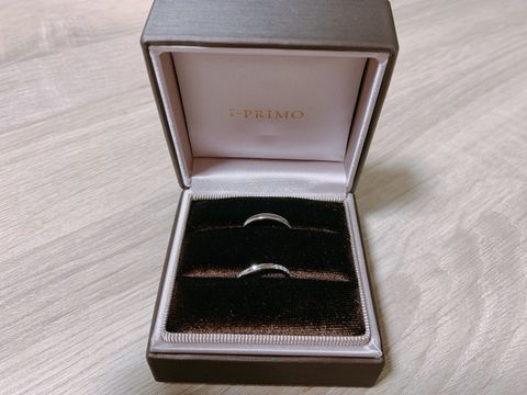 【アイプリモ(I-PRIMO)の口コミ】 存在感がありつつも上品なデザインが好きです。婚約指輪と重ねても負けな…