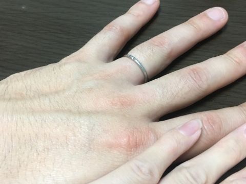 【ケイウノ ブライダル(K.UNO BRIDAL)の口コミ】 私の指が細く長めで、太めのリングをはめるとつけられてる感がすごかった…