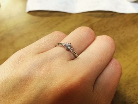 【俄(にわか)の口コミ】 コンセプトがある指輪で物語性がありました。ペアのセットで付けても良い…