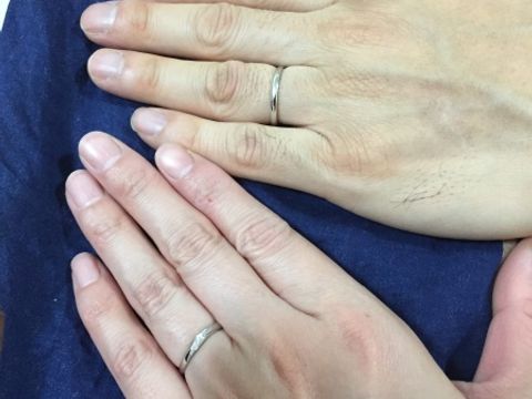 【銀座ダイヤモンドシライシの口コミ】 シンプルですが女性用にはダイヤモンドが散りばめられていて可愛らしいデ…