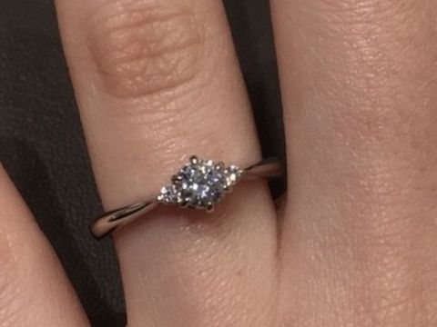 【アイプリモ(I-PRIMO)の口コミ】 シンプルにストレートラインでダイアモンドが引き立つデザインです。細す…