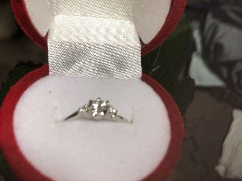 【canal4℃(カナルヨンドシー)の口コミ】 指輪のデザインがシンプルで、ハデなのが苦手な彼女に喜んでもらえると思…