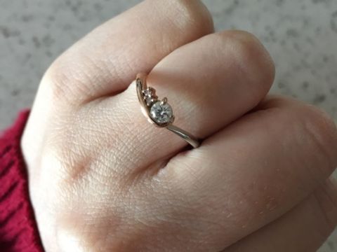 【アイプリモ(I-PRIMO)の口コミ】 ピンクゴールドの入った指輪を希望していて、ピンクゴールドがさりげなく…
