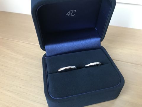 【4℃ BRIDAL(ヨンドシーブライダル)の口コミ】 指輪に程よい丸みがあって、着け心地が抜群でした。同じ4°Cの指輪でも…