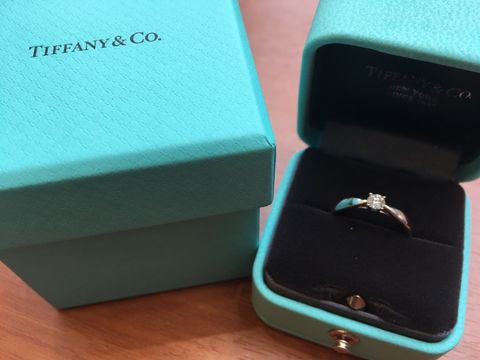 【ティファニー(Tiffany & Co.)の口コミ】 デザインが婚約指輪の中でもダイヤが自然にリングについてる形を選びまし…