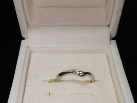 【4℃ BRIDAL(ヨンドシーブライダル)の口コミ】 婚約指輪と同じ4℃で購入することを決めていました！婚約指輪と重ねてつけ…