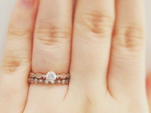 【VANillA(ヴァニラ)の口コミ】 他の指輪とは一風違うデザインで可愛いです。
一つ一つがキラキラしている…