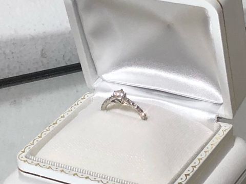 【リューツウの口コミ】 他店でほぼ決まっていたのですが同デザインなのに石の大きさが大きく、ク…