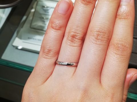 【銀座ダイヤモンドシライシの口コミ】 指輪のつけ心地が良く、流れるメレダイヤモンドがキラキラと輝いて素敵で…