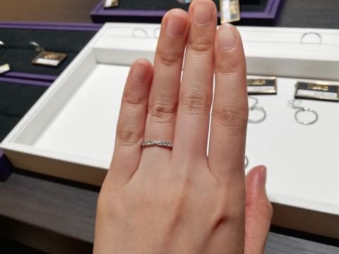 【DIYARTH(ディヤース)の口コミ】 シンプルなプラチナのみの指輪を検討していましたが、段々とダイヤモンド…
