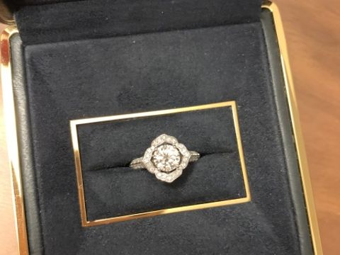 【グラフ(GRAFF)の口コミ】 どこから見てもダイヤがびっしり付いているところ、デザインが唯一無二で…