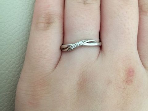 【4℃ BRIDAL(ヨンドシーブライダル)の口コミ】 婚約指輪よりお揃いでつける結婚指輪にお金をかけたくて、
リングが2ライ…