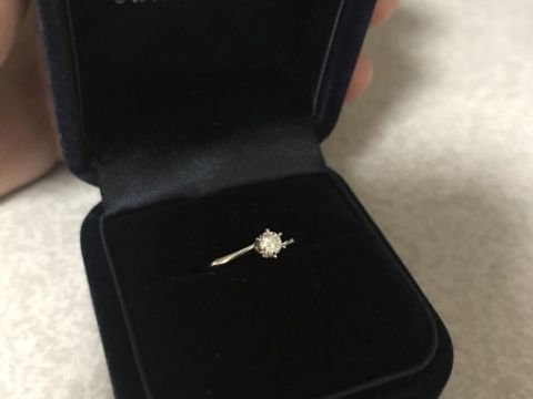 【canal4℃(カナルヨンドシー)の口コミ】 社会人入社1年目の主人が購入してくれた婚約指輪だったので、デザインより…