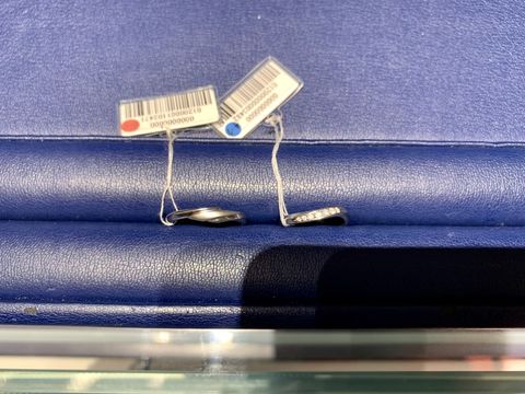 【銀座ダイヤモンドシライシの口コミ】 最初にアンケートを記入と手を見てくださって、おすすめの指輪をいくつか…