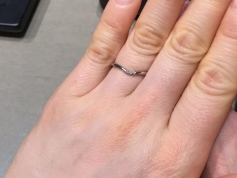 【アイプリモ(I-PRIMO)の口コミ】 妻の指輪選びでした。
デザインについては、指に合うものをいくつか試着し…