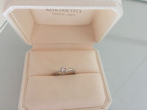 【MIKIMOTO(ミキモト)の口コミ】 婚約指輪のダイヤのカットがとても素敵で、キラキラ輝くところに心が惹か…