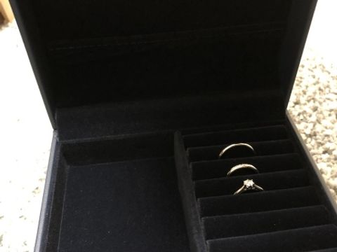 【銀座ダイヤモンドシライシの口コミ】 シンプルなデザインが希望だった中、
テイスト、デザイン共にシンプルで可…