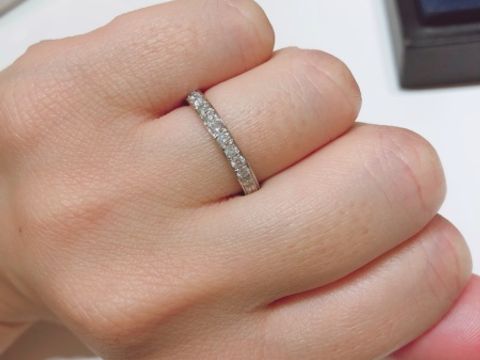 【4℃ BRIDAL(ヨンドシーブライダル)の口コミ】 マリッジリングはキラキラのハーフエタニティで探していました。ダイヤの…