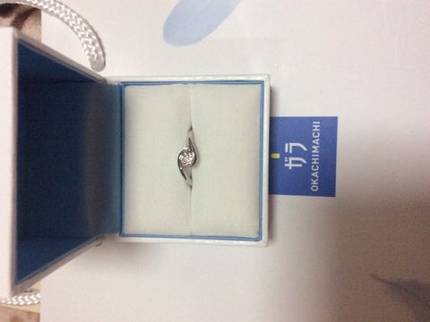 【GALA JEWELRY(ガラジュエリー)の口コミ】 彼女は、洋服に引っかからないタイプを探して、デザインとダイヤの大きさ…