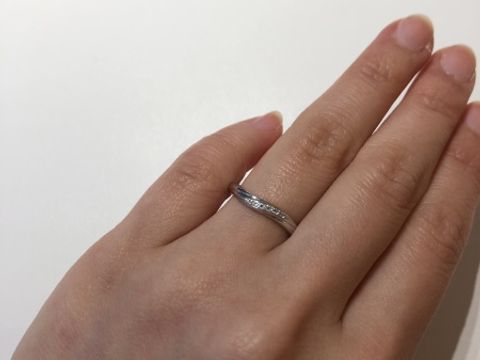 【BRILLIANCE+(ブリリアンスプラス)の口コミ】 ダイヤモンドがついているけど派手すぎないデザインで、ちょうど良い華や…