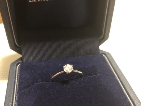 【銀座ダイヤモンドシライシの口コミ】 一粒ダイヤ・プラチナ・ストレートの王道のエンゲージリングを探していま…