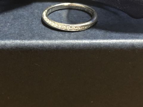 【銀座ダイヤモンドシライシの口コミ】 エンゲージリングと重ねてつけたかったので、ストレートと決めていました…