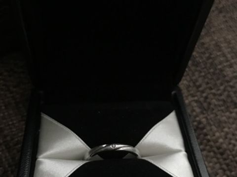 【エクセルコダイヤモンド(EXELCO DIAMOND)の口コミ】 何かワンポイント欲しかったので、黒のストーンのついているものを選びま…