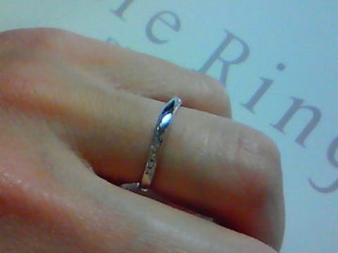 【CAFERING(カフェリング)の口コミ】 完全に旦那さんの趣味です。
婚約指輪は私が選んだので結婚指輪はお揃いで…