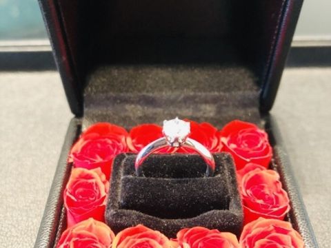 【エクセルコダイヤモンド(EXELCO DIAMOND)の口コミ】 ダイヤモンドの品質とブランドの雰囲気で選びました。可愛らしい、白っぽ…