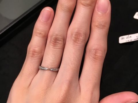 【ティファニー(Tiffany & Co.)の口コミ】 ハーモニーのハーフエタニティのタイプは、まるでリボンのような形で、可…