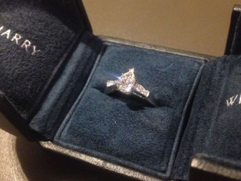 【ハリー・ウィンストン(Harry Winston)の口コミ】 私のひとめぼれでした。
しかし最初は予算オーバーでしたし、買ってもらえ…