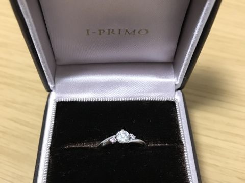 【アイプリモ(I-PRIMO)の口コミ】 指輪の形はウェーブで探していました。
ミル打ちが気に入り、デザインで決…