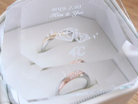 【4℃ BRIDAL(ヨンドシーブライダル)の口コミ】 どの店舗も男性側のリングのデザインはシンプルなものが多く、ツヤ消しも…