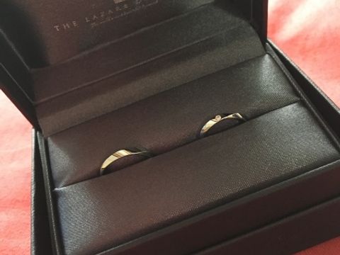 【ラザール ダイヤモンド(LAZARE DIAMOND)の口コミ】 結婚指輪は華やかな指輪と迷いましたが、毎日つけるものであることと、婚…