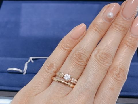 【4℃ BRIDAL(ヨンドシーブライダル)の口コミ】 私たちはシンプルな、ストレートデザインで探しているのですぐに目に付き…