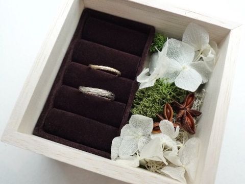 【DONO by AI KOMORIの口コミ】 婚約指輪を作った際、とても気に入ったので、結婚指輪もこちらにお願いす…