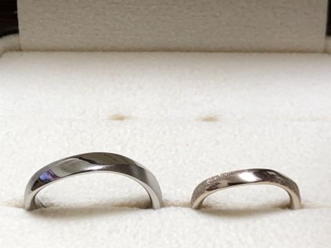 【TANZO.(鍛造指輪)の口コミ】 【指輪のデザインについて】
軽くS字をかけて、両端にダイヤモンドダスト…