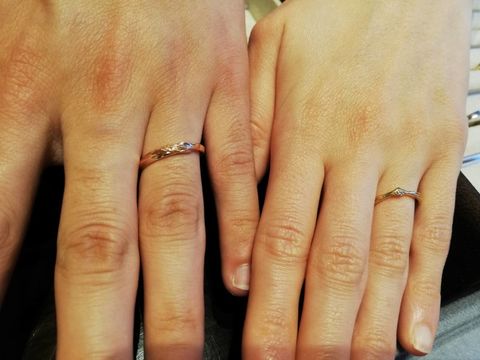 【ケイウノ ブライダル(K.UNO BRIDAL)の口コミ】 他のブランドにはない指輪の形です。一瞬でベルのドレスをイメージしたん…