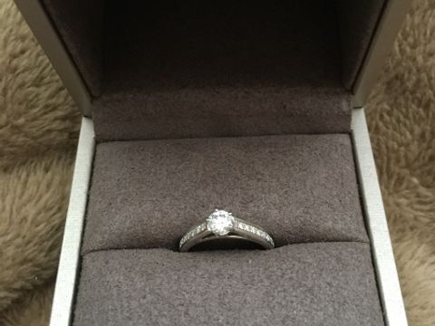 【ショーメ(CHAUMET)の口コミ】 ショーメの他の指輪と悩みに悩んで、この一粒ダイヤの目立つデザインに惹…