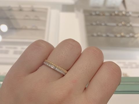 【ブシュロン(BOUCHERON)の口コミ】 ダイヤモンドがぐるっと一周回っていて、指輪が回っても気にならないデザ…