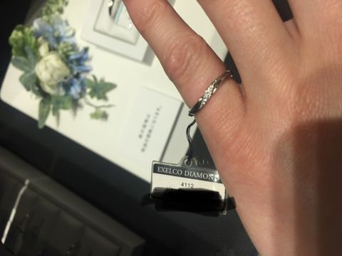 【エクセルコダイヤモンド(EXELCO DIAMOND)の口コミ】 ストレートタイプのダイヤが斜めについているものを探していたところこち…