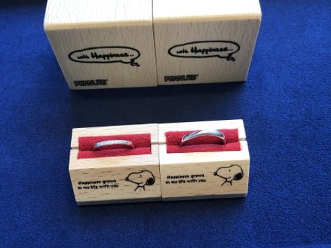 【with Happiness..の口コミ】 シンプルなデザインの指輪を探しており、私も夫も意見が一致したのでこち…