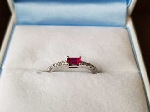 【GALA JEWELRY(ガラジュエリー)の口コミ】 私の誕生石のルビーをあしらったものを婚約者が探していて、なかなか既製…