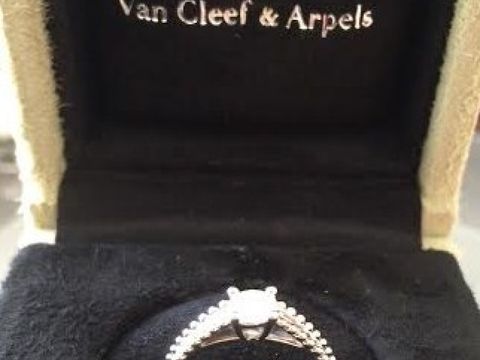 【ヴァン クリーフ＆アーペル(Van Cleef & Arpels)の口コミ】 一生に一度なのでソリティアリングの婚約指輪を探していました。プラチナ…