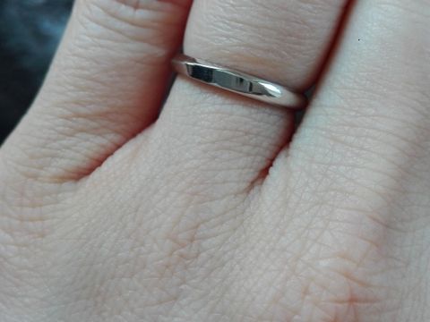 【MAYFAIR(メイフェア)の口コミ】 ダイヤモンドはついていませんが、少しウェーブの入ったデザインで、少し…