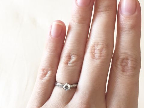 【I's stone(アイズストーン)の口コミ】 真ん中のダイヤ＋リング部分にもメレダイヤが入っているリングを探してい…