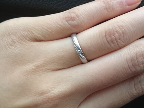 【ラザール ダイヤモンド(LAZARE DIAMOND)の口コミ】 角のあるごつごつしたデザインが苦手だったので、なるべくシンプルかつ少…